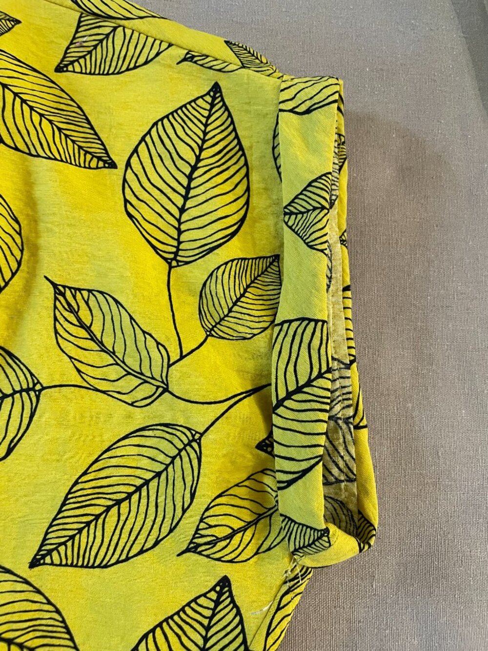 Milk & Honey Blouse Size L Yellow Botanical Cropped Button Front Resort Artsy - Picture 6 of 9